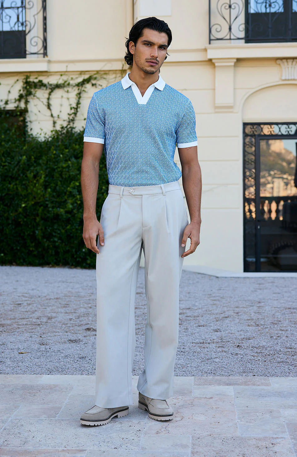 Como Relaxed Fit Pleated Tailored Trousers in Beige - Image 3