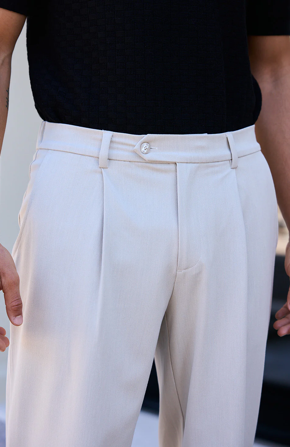 Como Relaxed Fit Pleated Tailored Trousers in Beige - Image 5