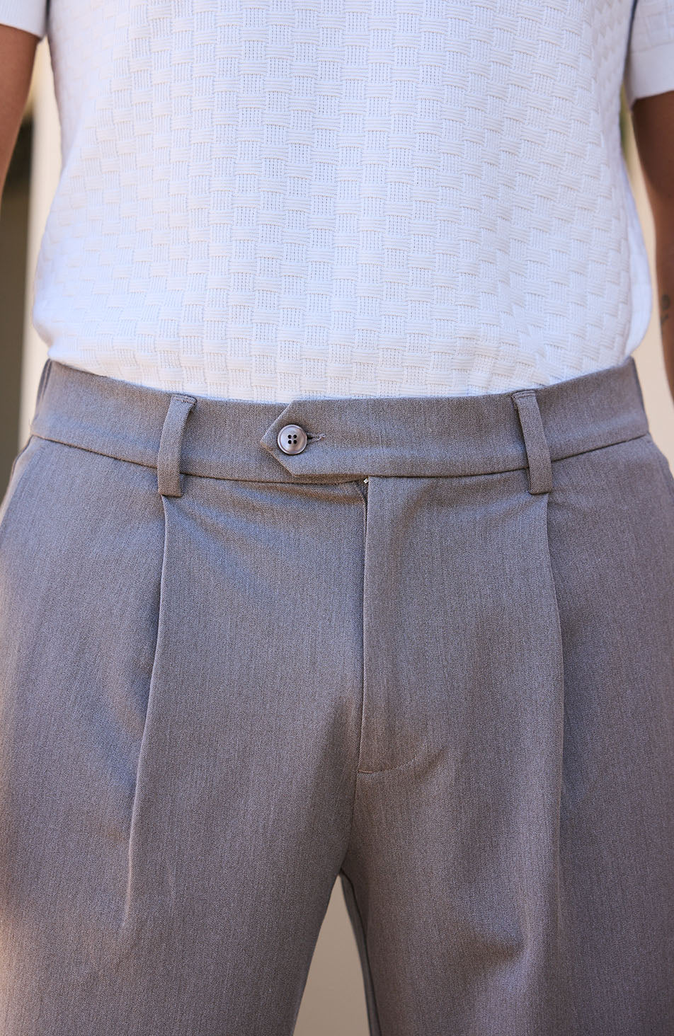 Como Relaxed Fit Pleated Tailored Trousers in Taupe - Image 3