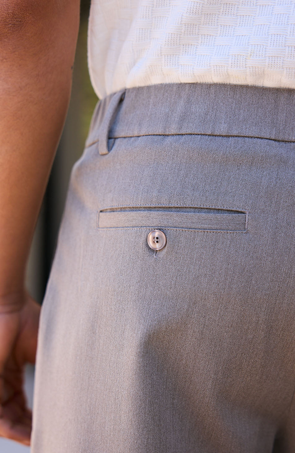 Como Relaxed Fit Pleated Tailored Trousers in Taupe - Image 4
