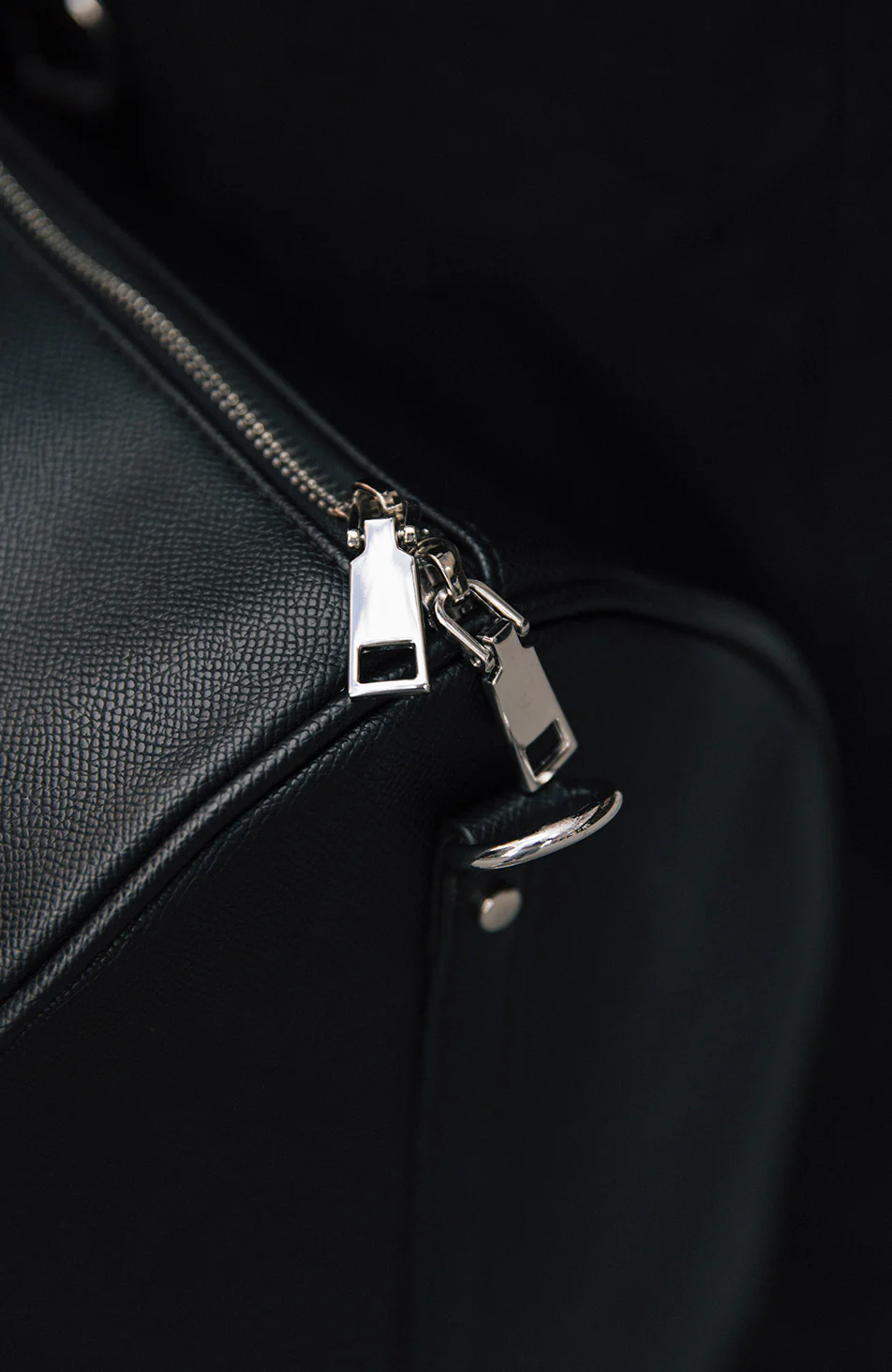 Hudson Signature Holdall Bag in Black - Image 4