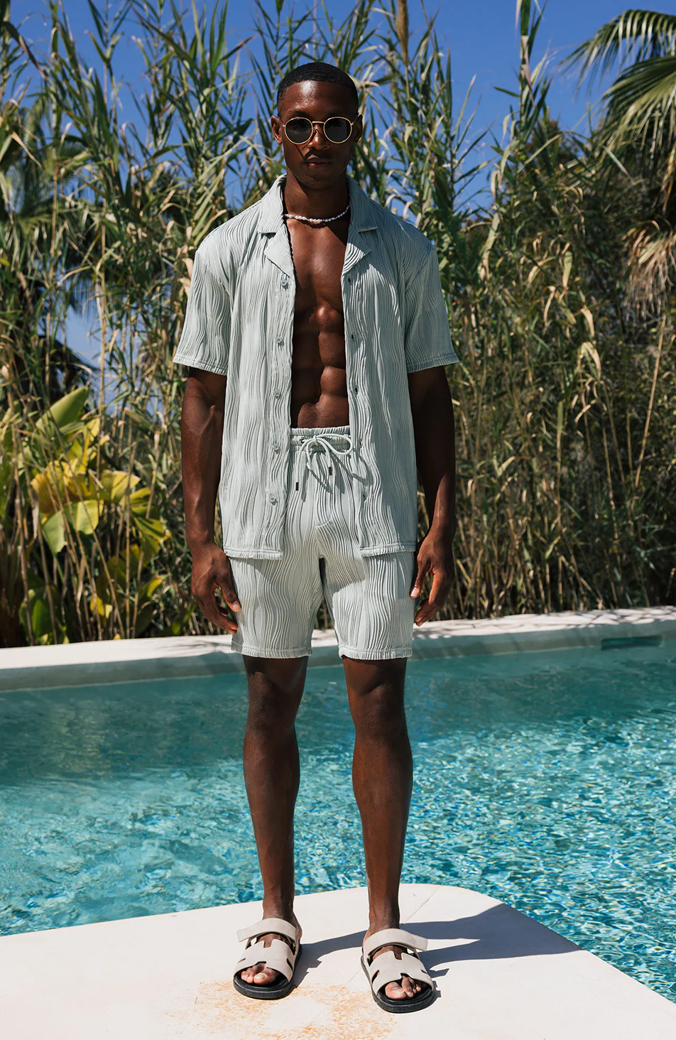 Relaxed Fit Wave Shirt in Sage - Image 6