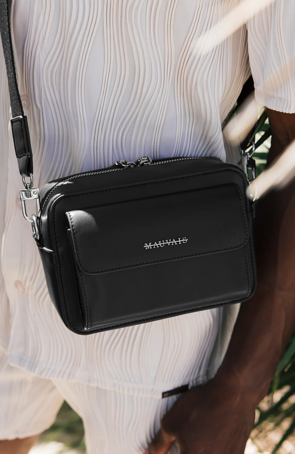 Santori Cross Body Bag in Black - Image 4