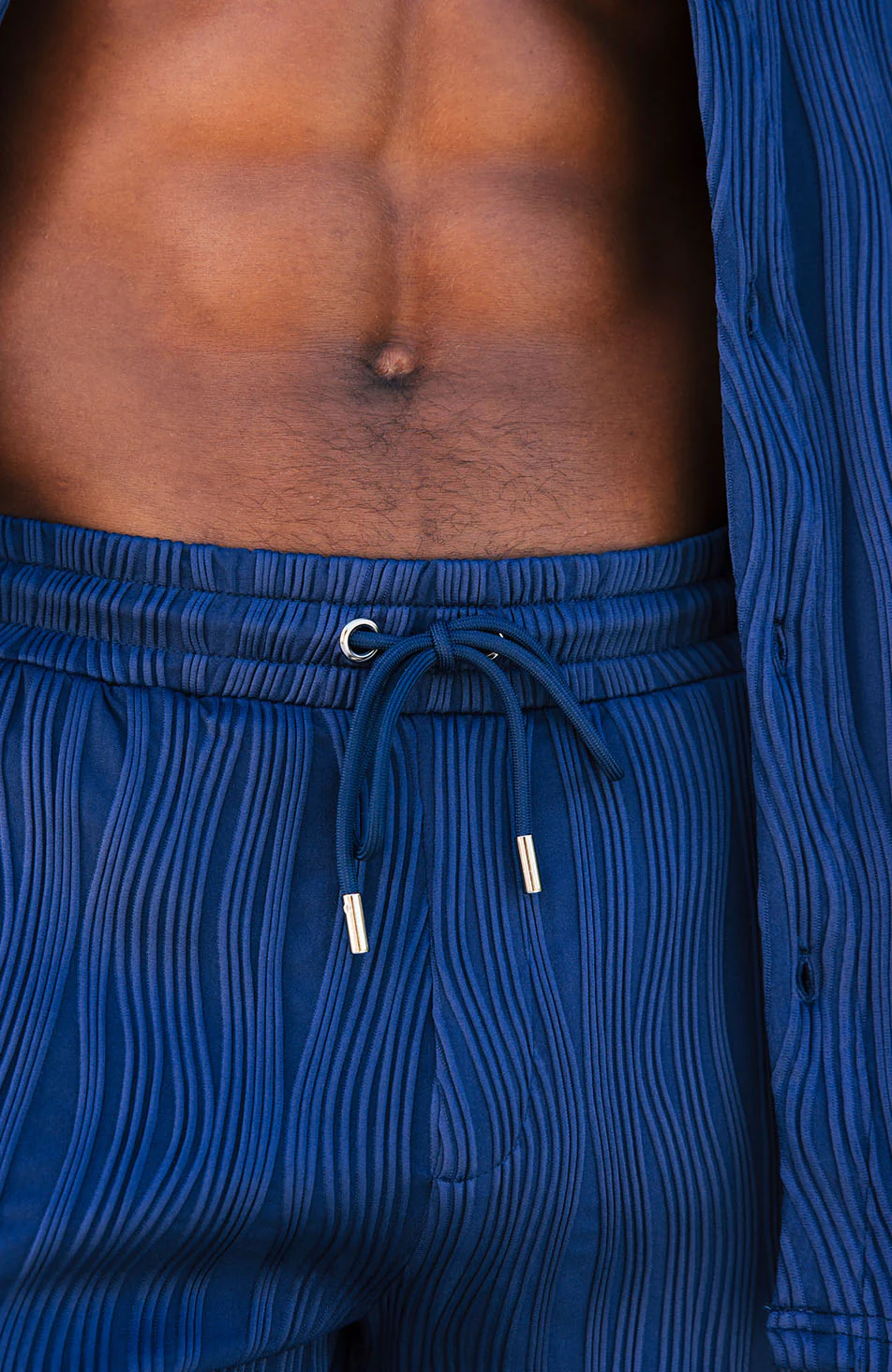 Wave Shorts in Navy - Image 4