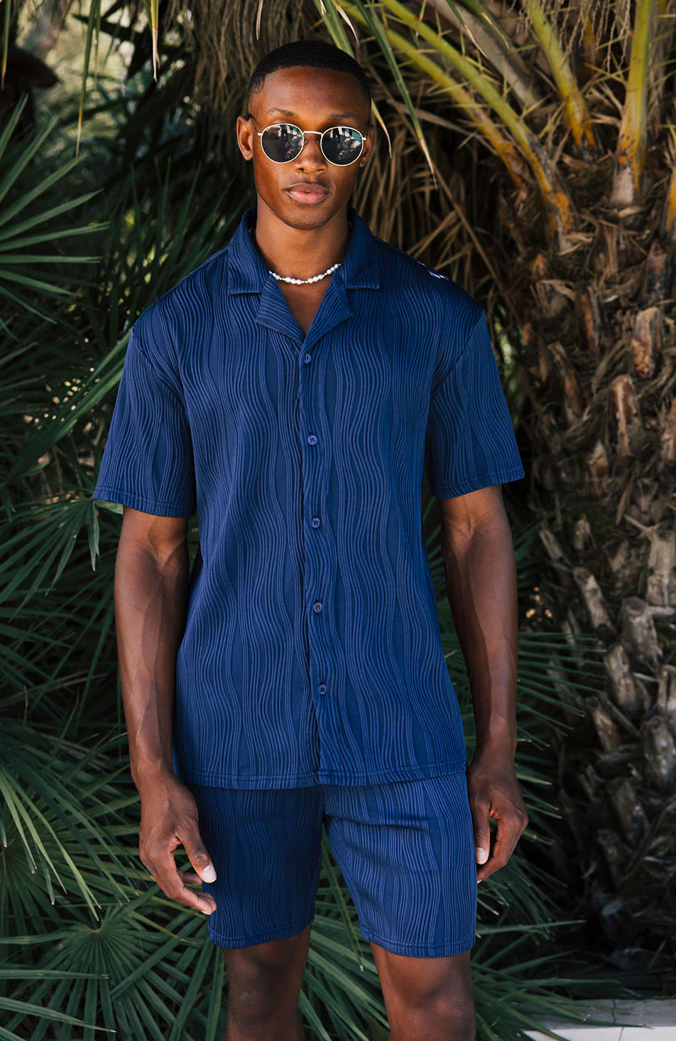 Wave Shorts in Navy - Image 6
